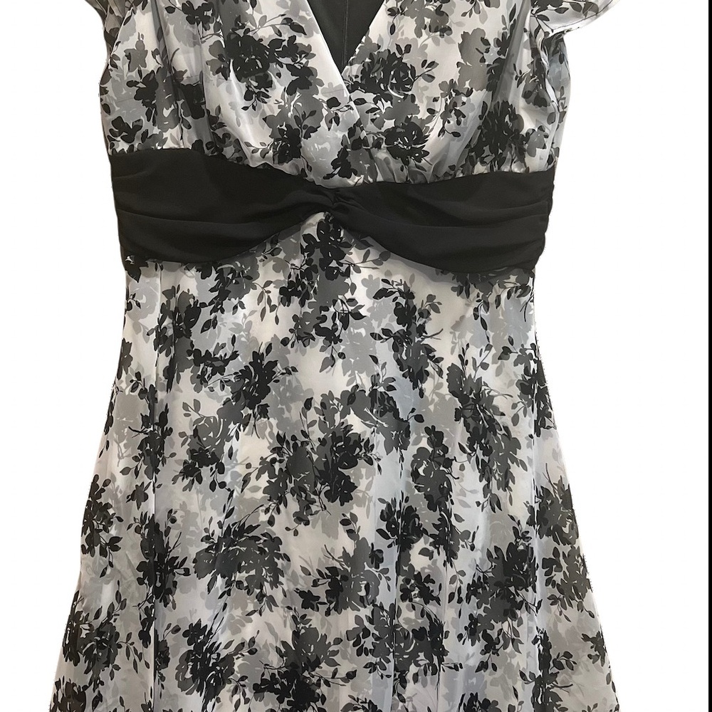 Connected Apparel Black and White Floral Midi Dress